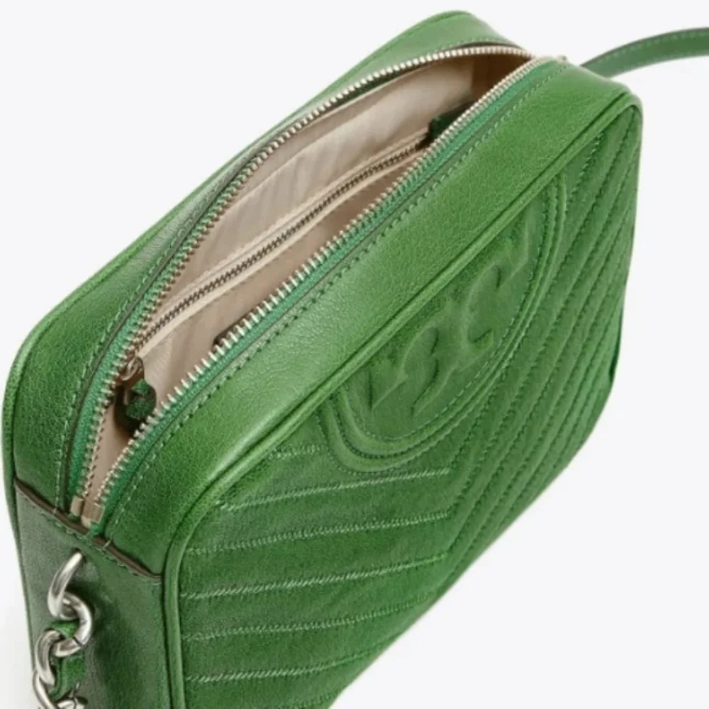 LIKE NEW TORY BURCH FLEMING CHEVRON CAMERA CROSSBODY BAG